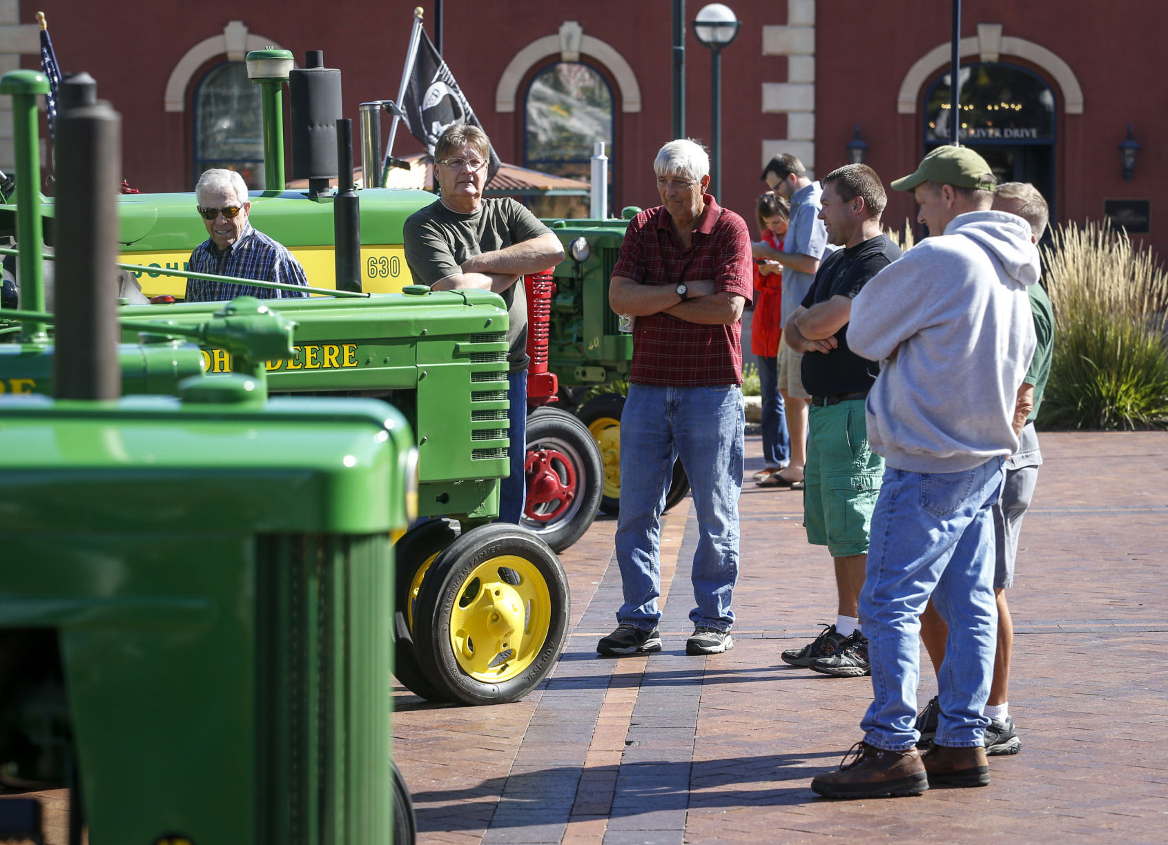 091016-TRACTOR-PARADE-005